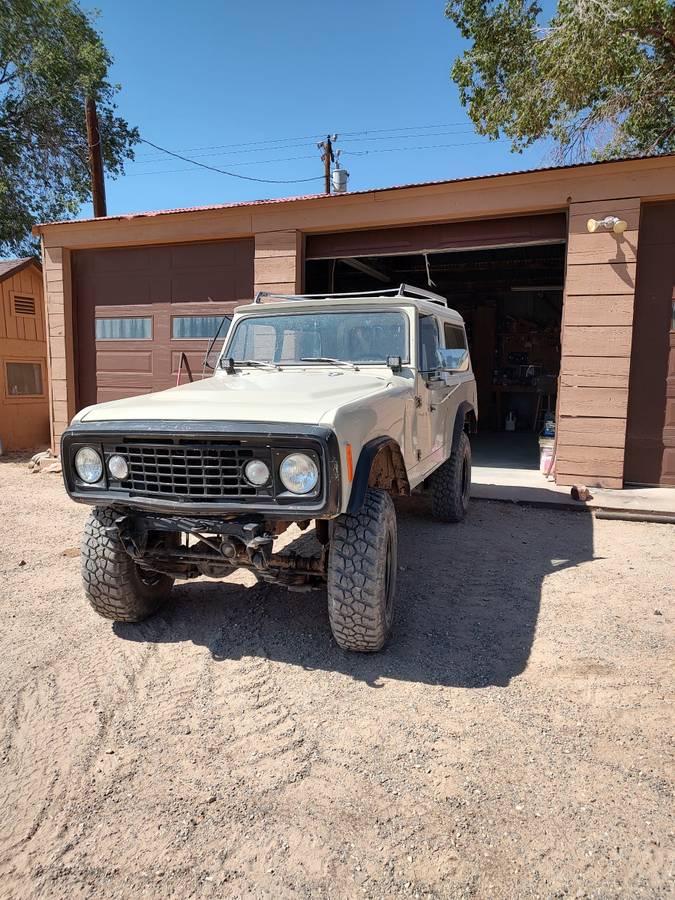 Jeepster-commando-4wd-1972-grey-3