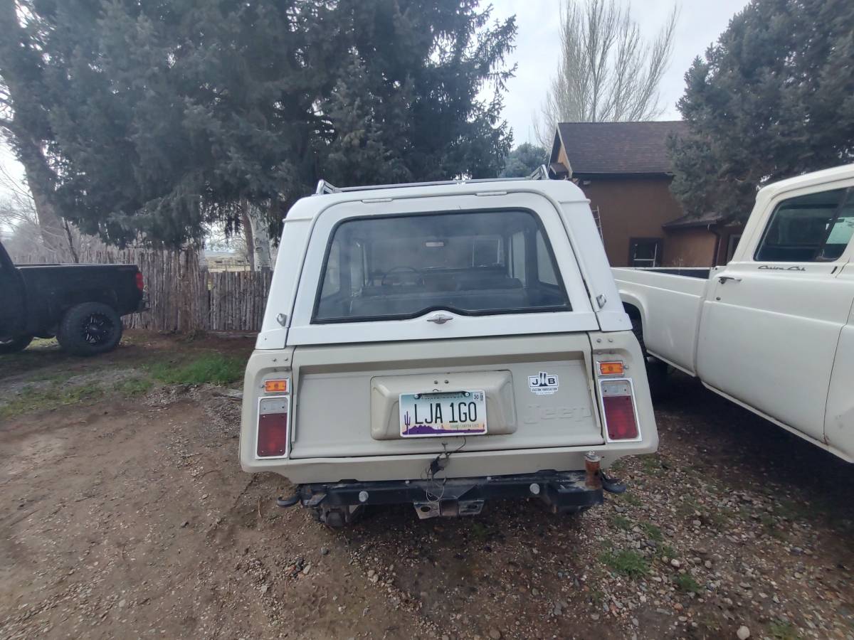 Jeepster-commando-4wd-1972-grey-4