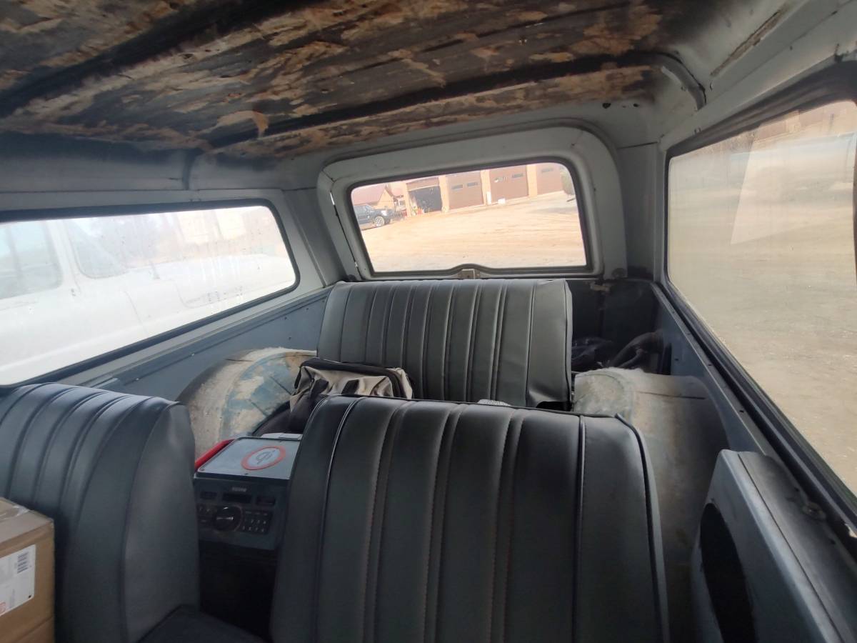 Jeepster-commando-4wd-1972-grey-9