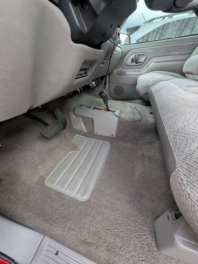 K2500-chevy-silverado-1995-red-7