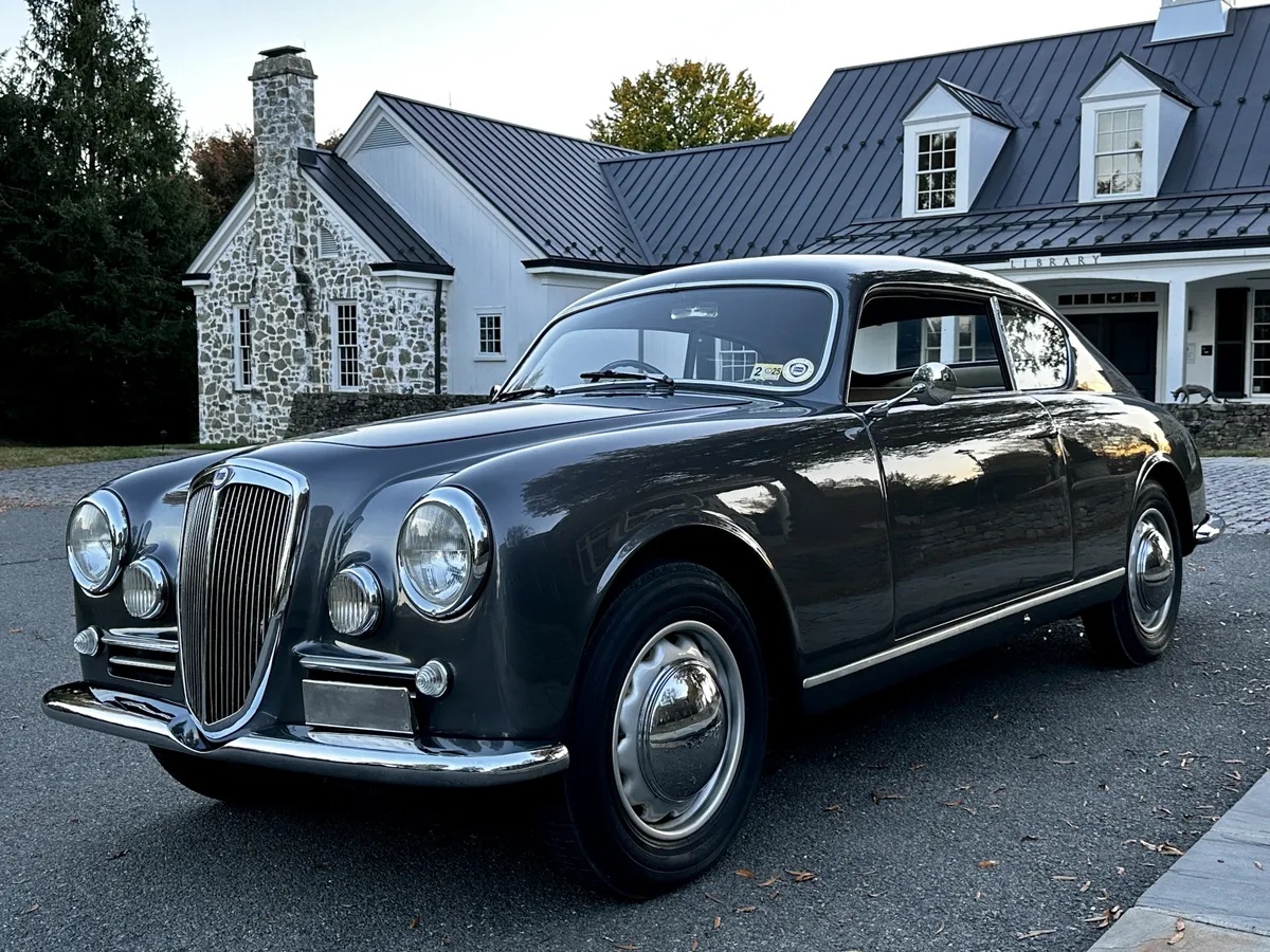 Lancia-Aurelia-1954-Grey-Beige-Cloth-1