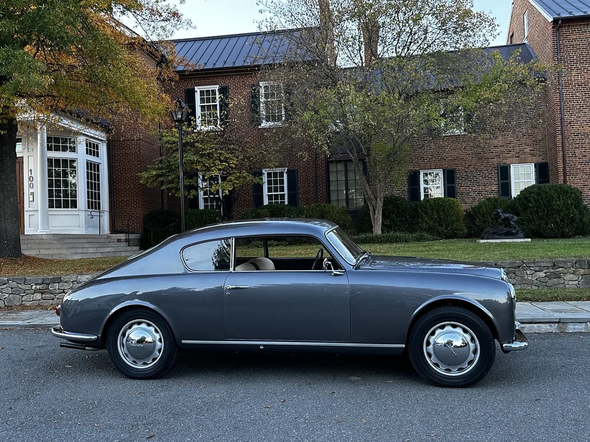 Lancia-Aurelia-1954-Grey-Beige-Cloth-10