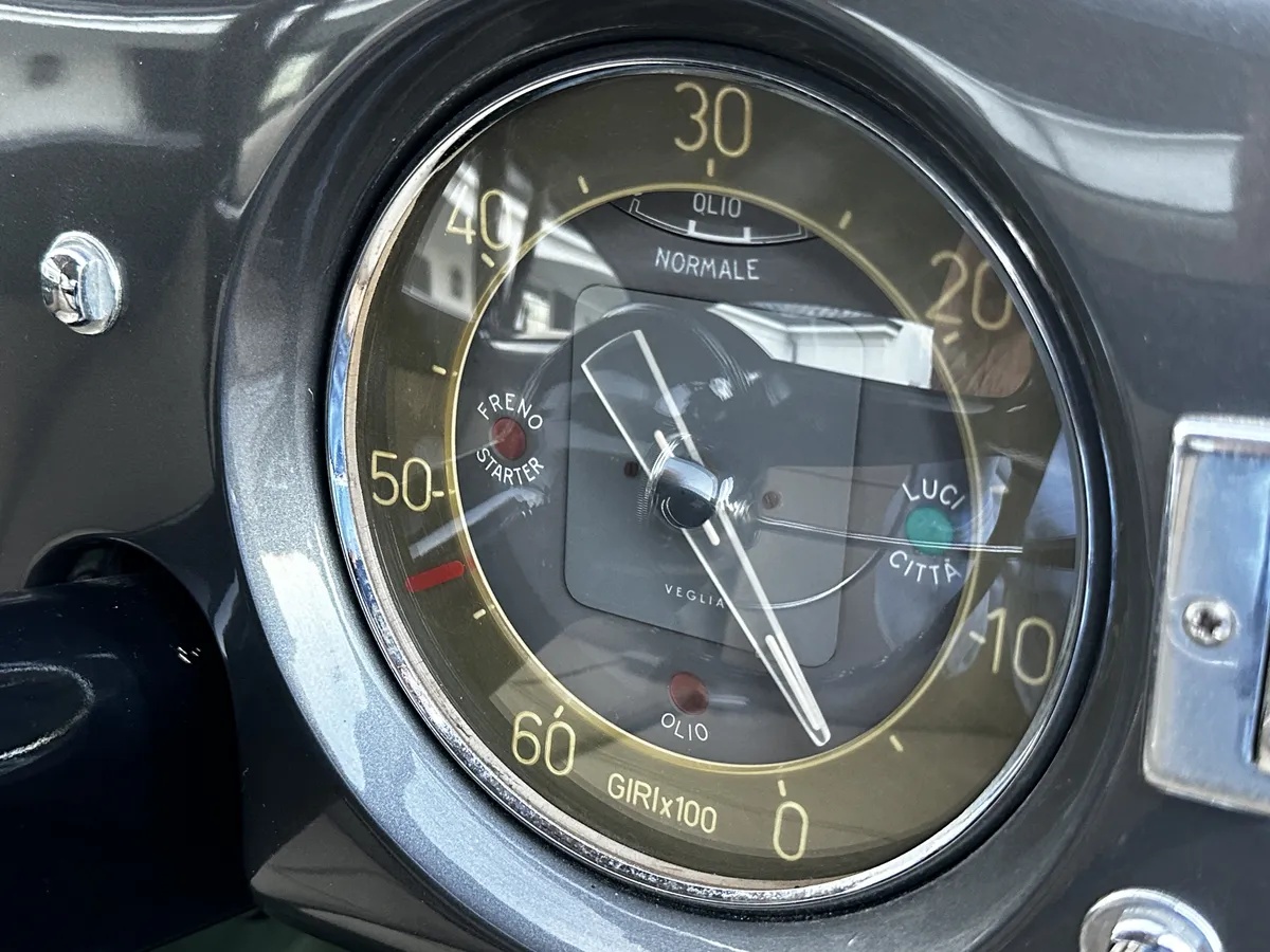 Lancia-Aurelia-1954-Grey-Beige-Cloth-4