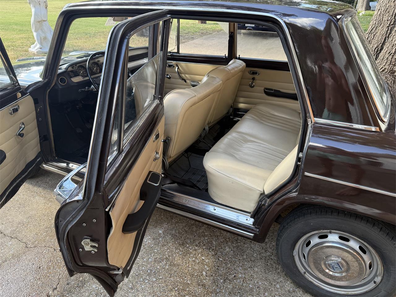 Lancia-Fulvia-1971-Brown-Tan-11