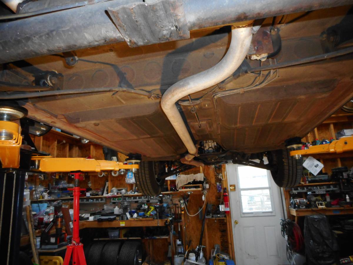 Lancia-fulvia-1.3s-safari-edition-1975-red-12