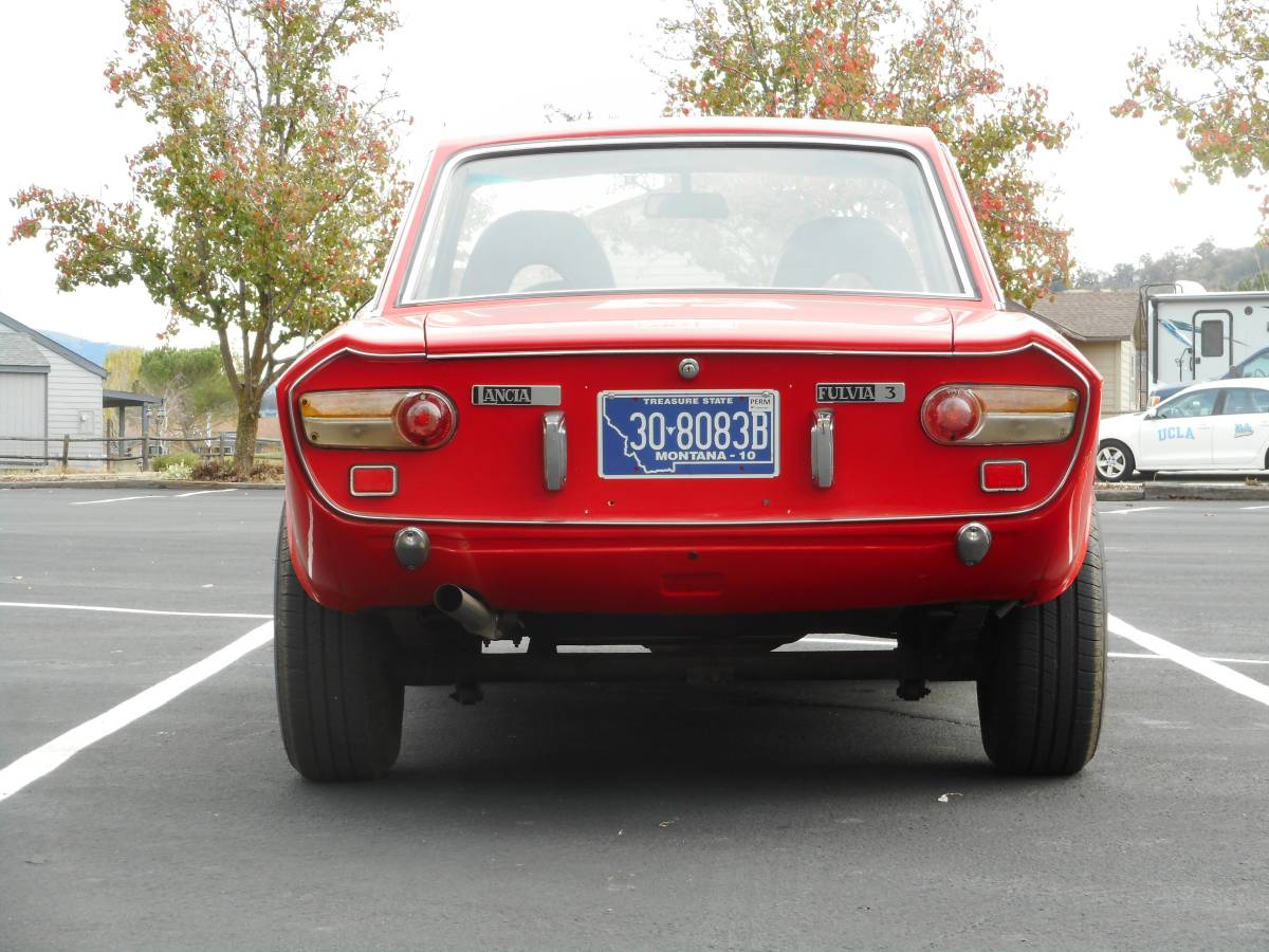 Lancia-fulvia-1.3s-safari-edition-1975-red-3