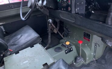 Land-Rover-Defender-1980-Convertible-10