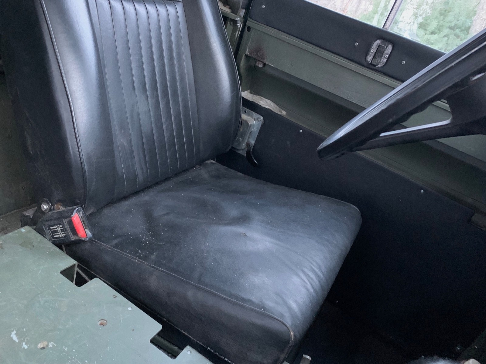 Land-Rover-Defender-1980-Convertible-18