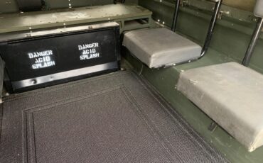 Land-Rover-Defender-1980-Convertible-8