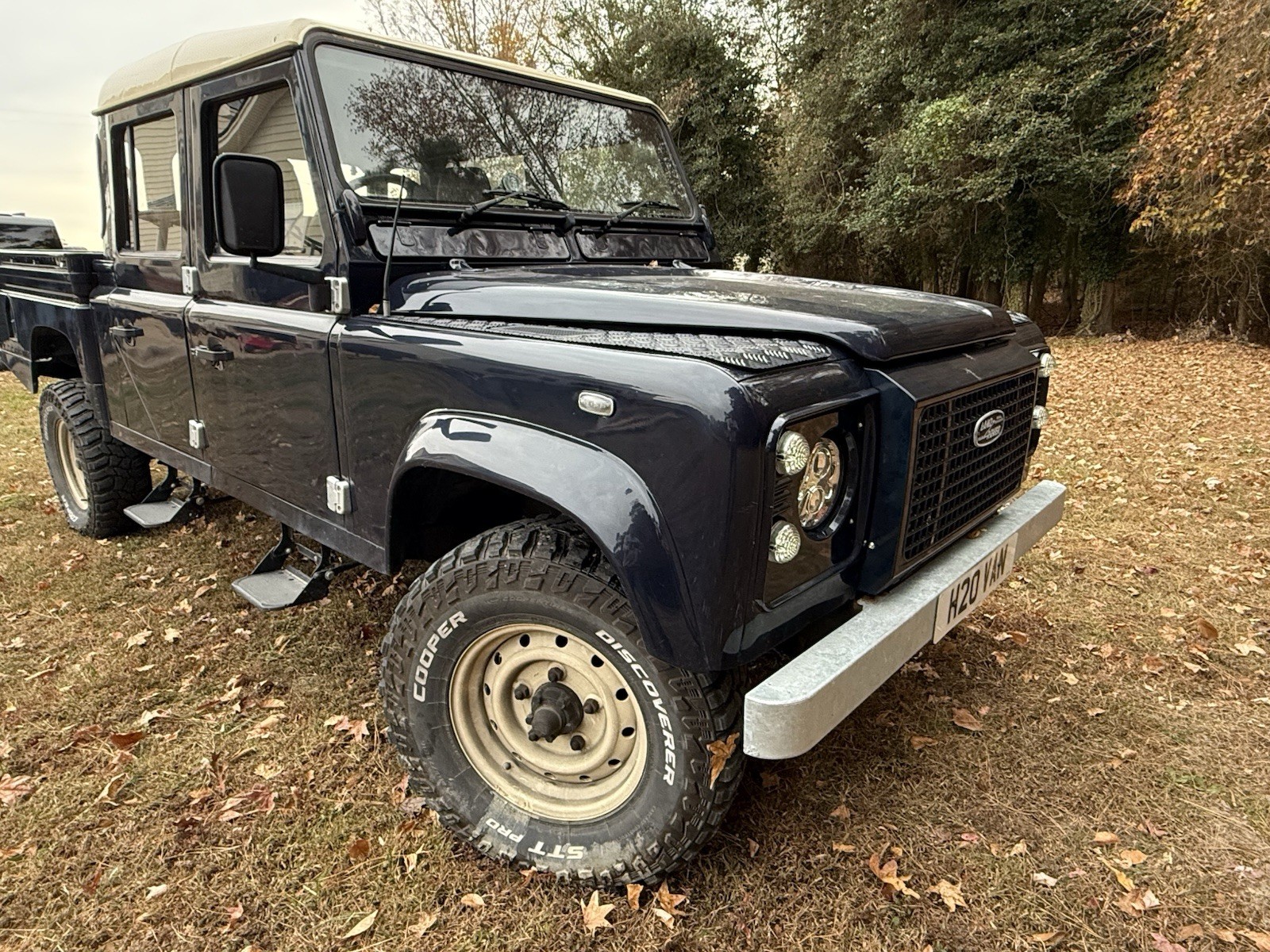 Land-Rover-Defender-1980-Extended-Cab-Pickup-2