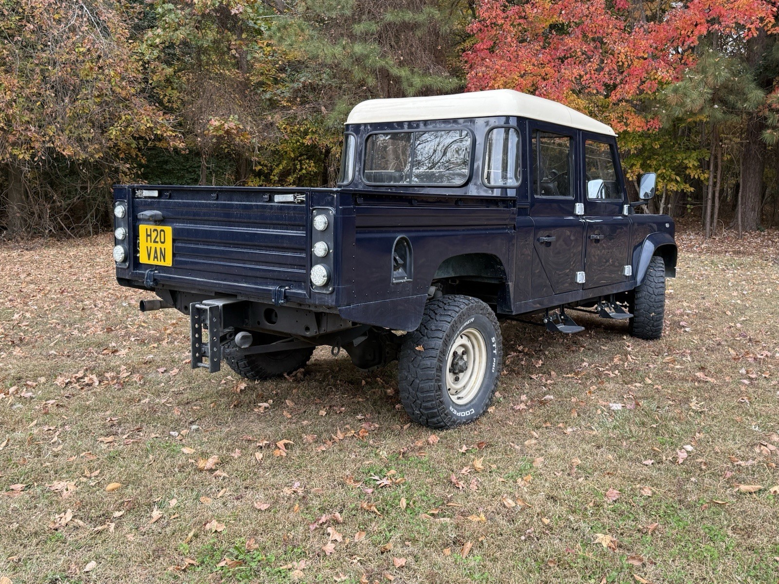 Land-Rover-Defender-1980-Extended-Cab-Pickup-3