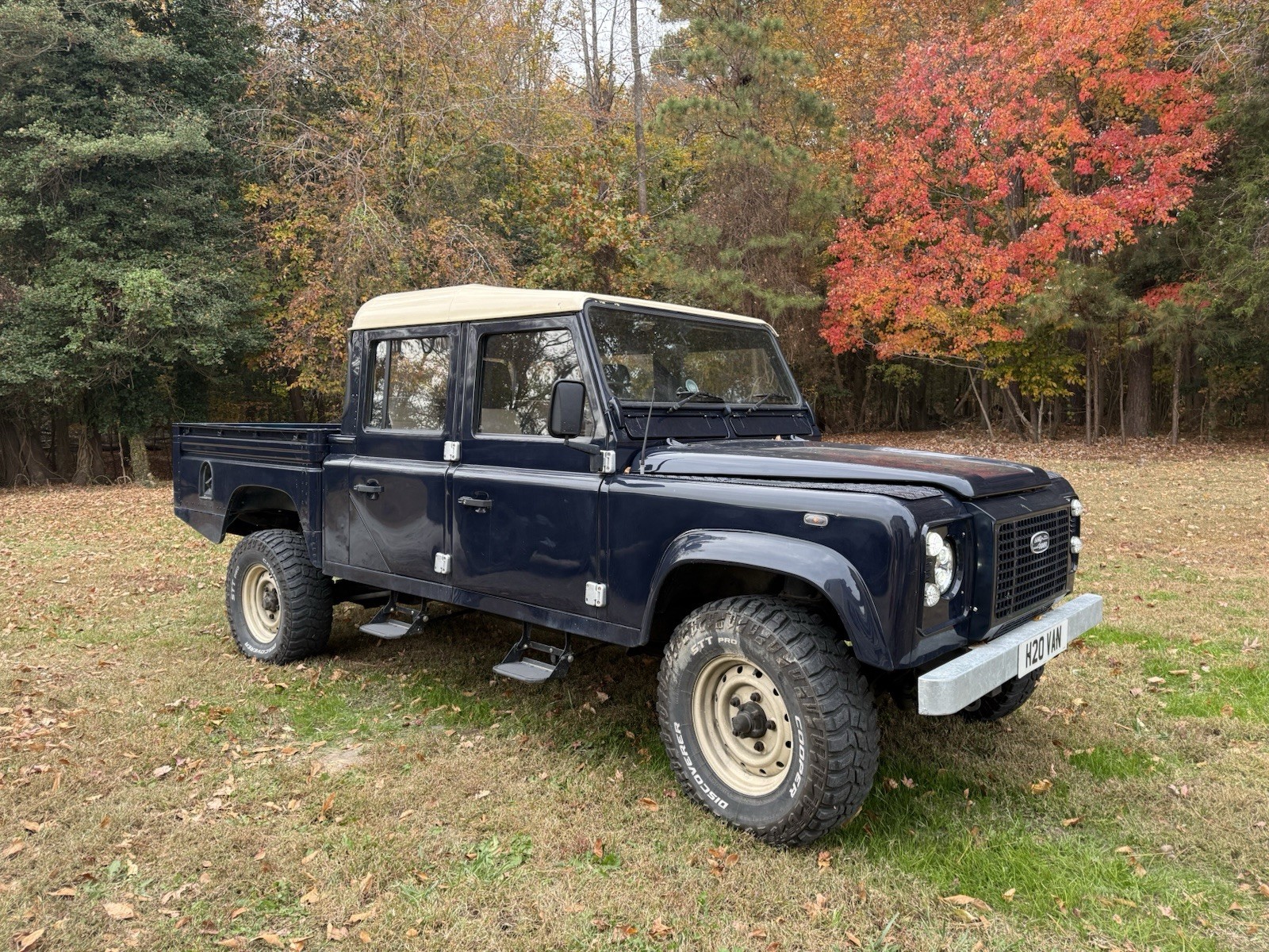 Land-Rover-Defender-1980-Extended-Cab-Pickup