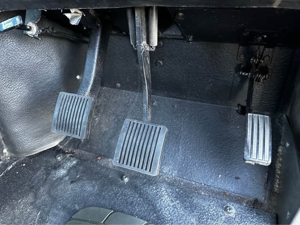 Land-Rover-Defender-1980-SUV-10