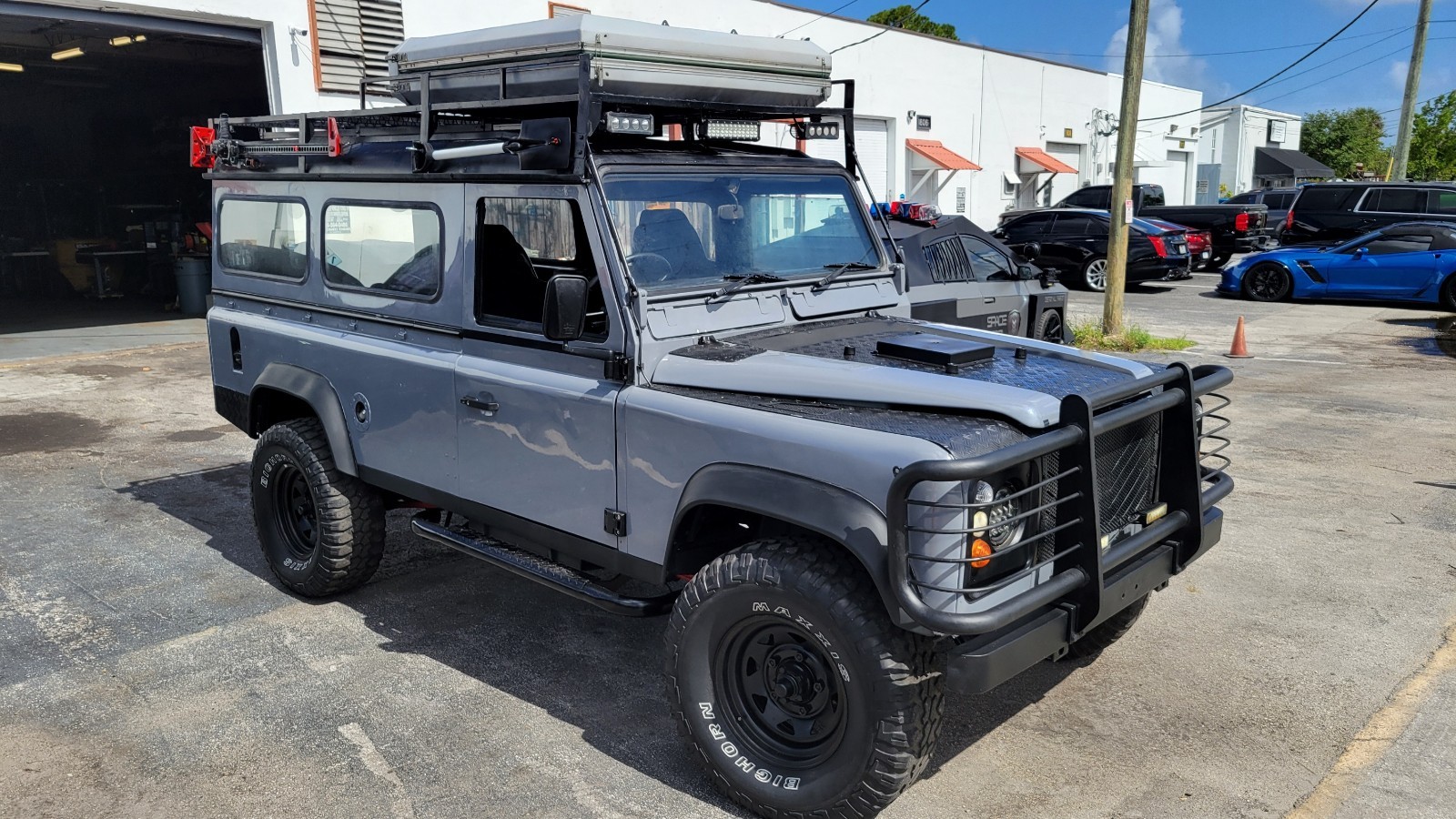 Land-Rover-Defender-1980-SUV-11