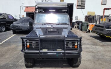 Land-Rover-Defender-1980-SUV-12