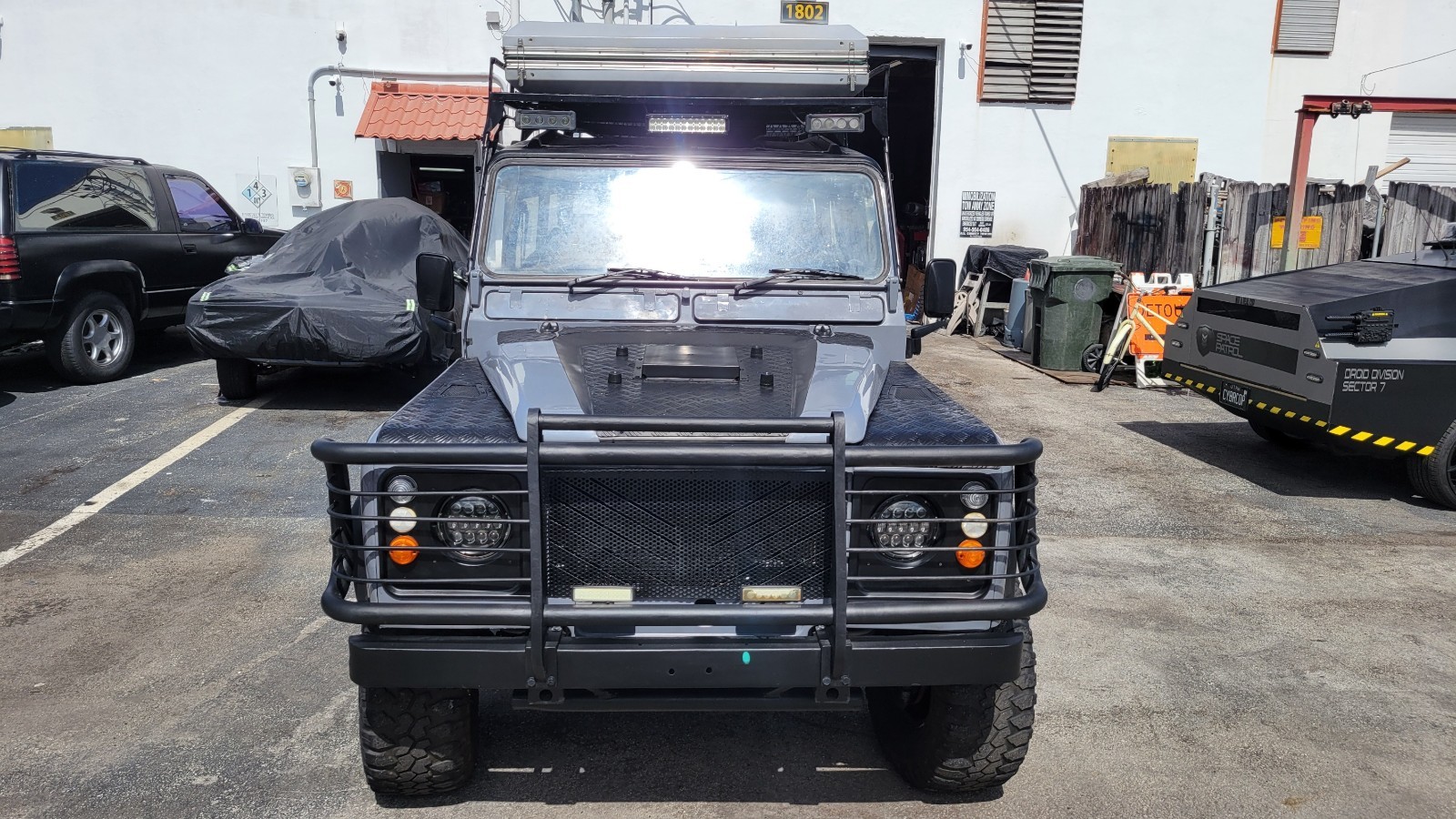 Land-Rover-Defender-1980-SUV-12