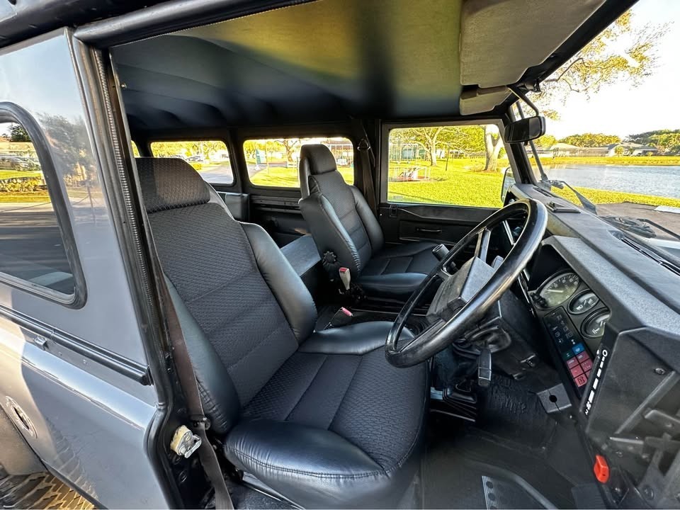 Land-Rover-Defender-1980-SUV-13