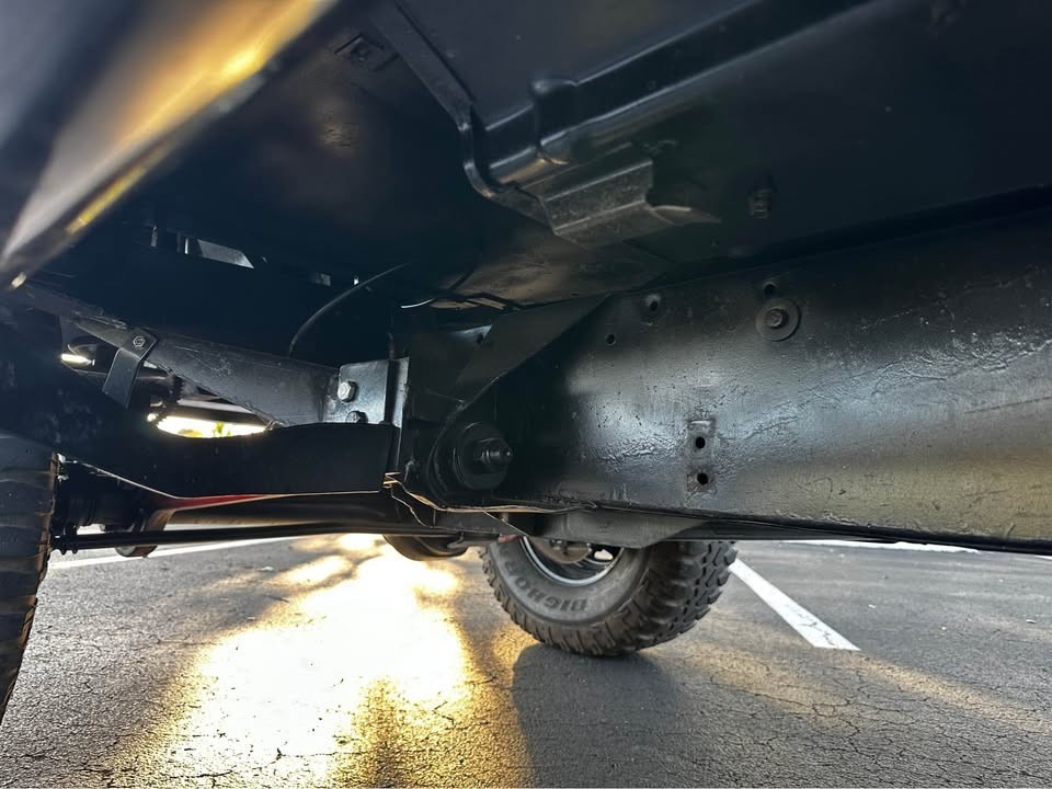 Land-Rover-Defender-1980-SUV-15