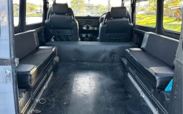 Land-Rover-Defender-1980-SUV-18