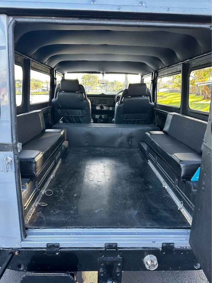 Land-Rover-Defender-1980-SUV-18