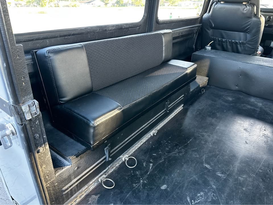 Land-Rover-Defender-1980-SUV-19