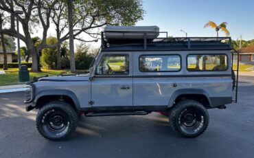 Land-Rover-Defender-1980-SUV-2