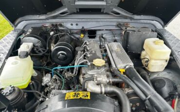 Land-Rover-Defender-1980-SUV-21