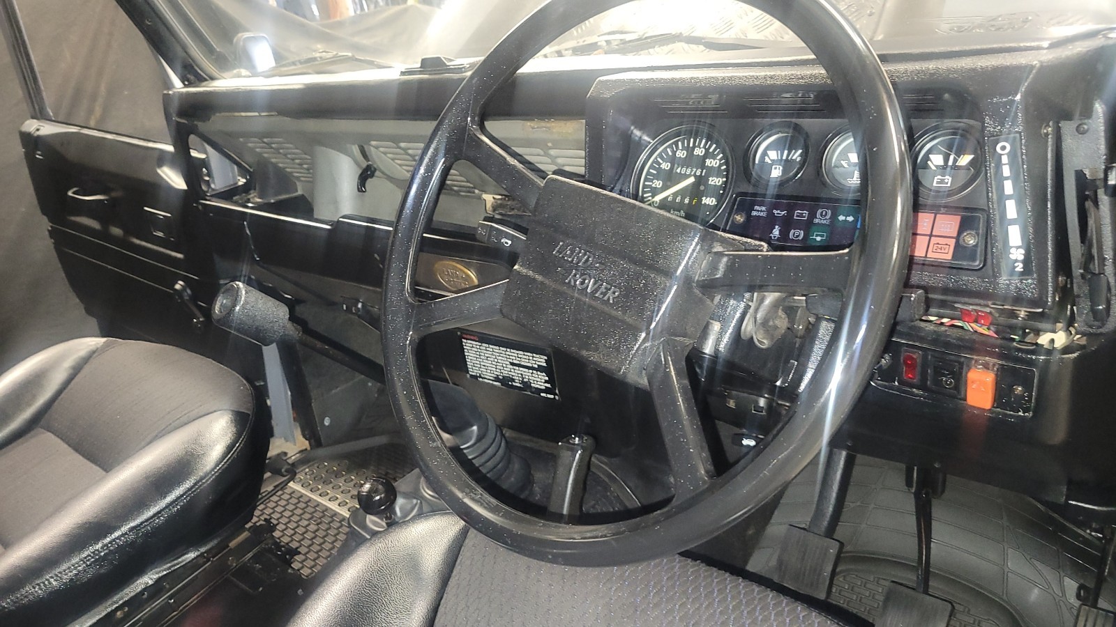 Land-Rover-Defender-1980-SUV-26