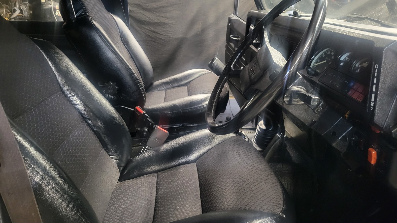 Land-Rover-Defender-1980-SUV-27