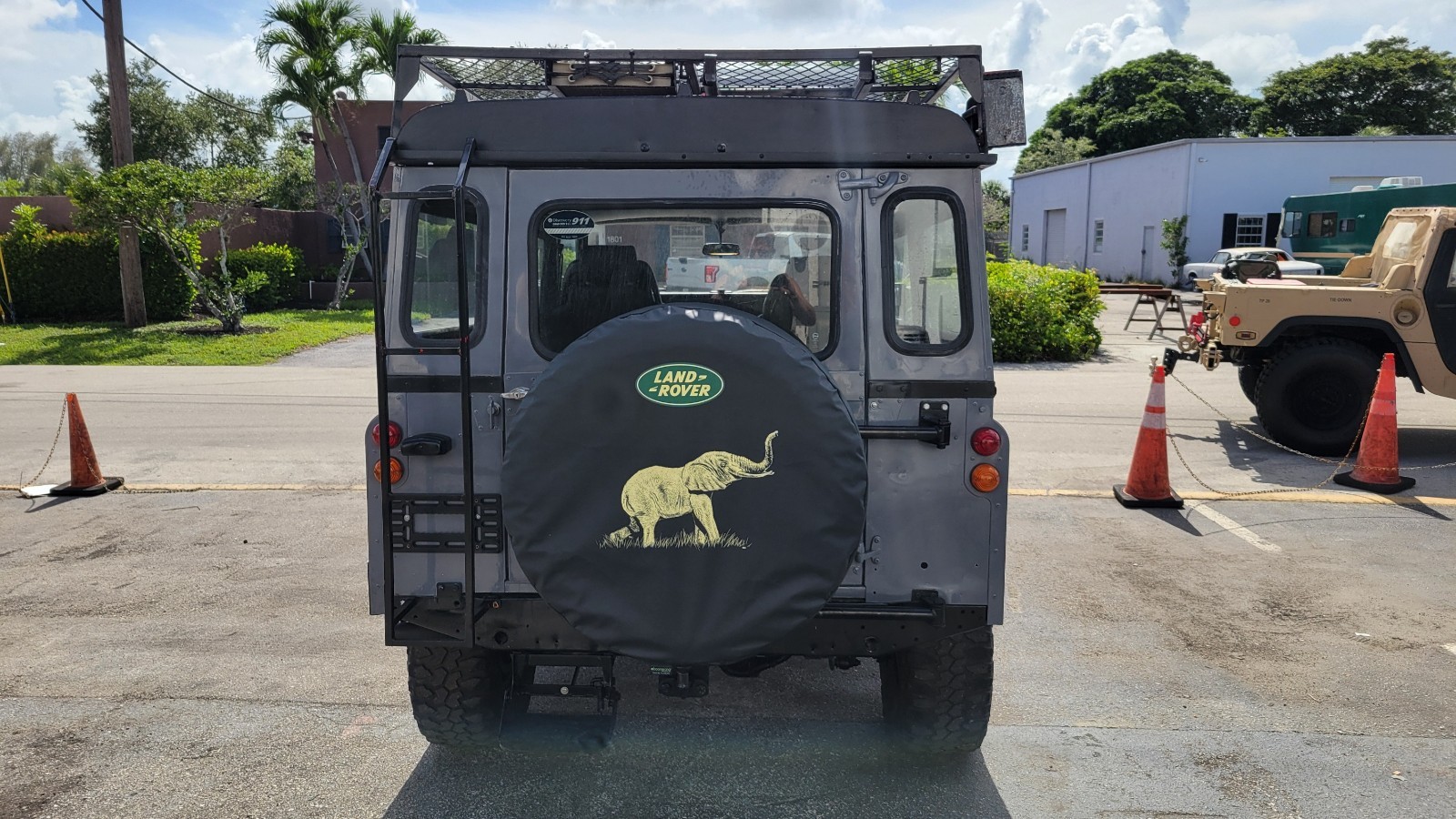 Land-Rover-Defender-1980-SUV-3