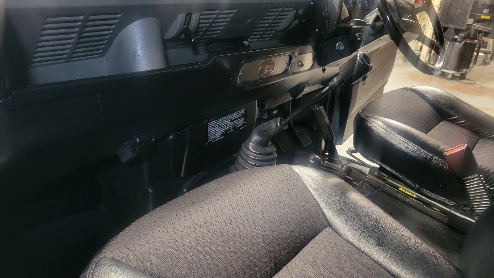 Land-Rover-Defender-1980-SUV-30