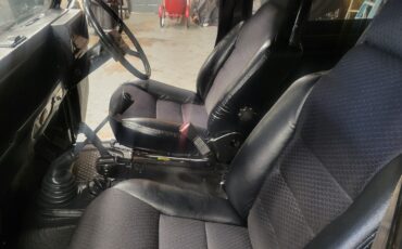 Land-Rover-Defender-1980-SUV-31