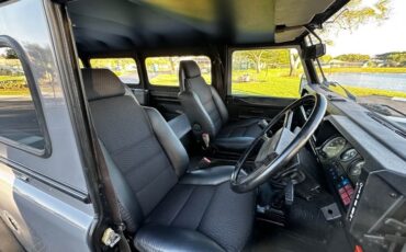 Land-Rover-Defender-1980-SUV-4