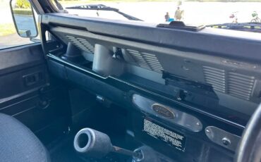 Land-Rover-Defender-1980-SUV-5