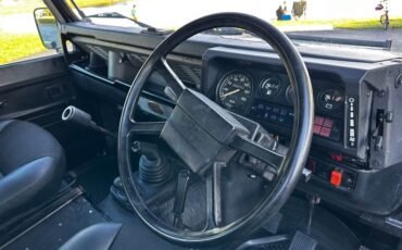 Land-Rover-Defender-1980-SUV-6