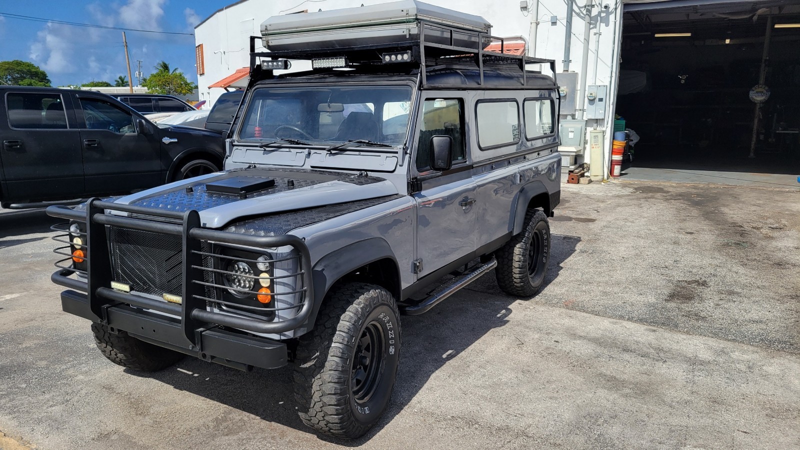 Land-Rover-Defender-1980-SUV-7