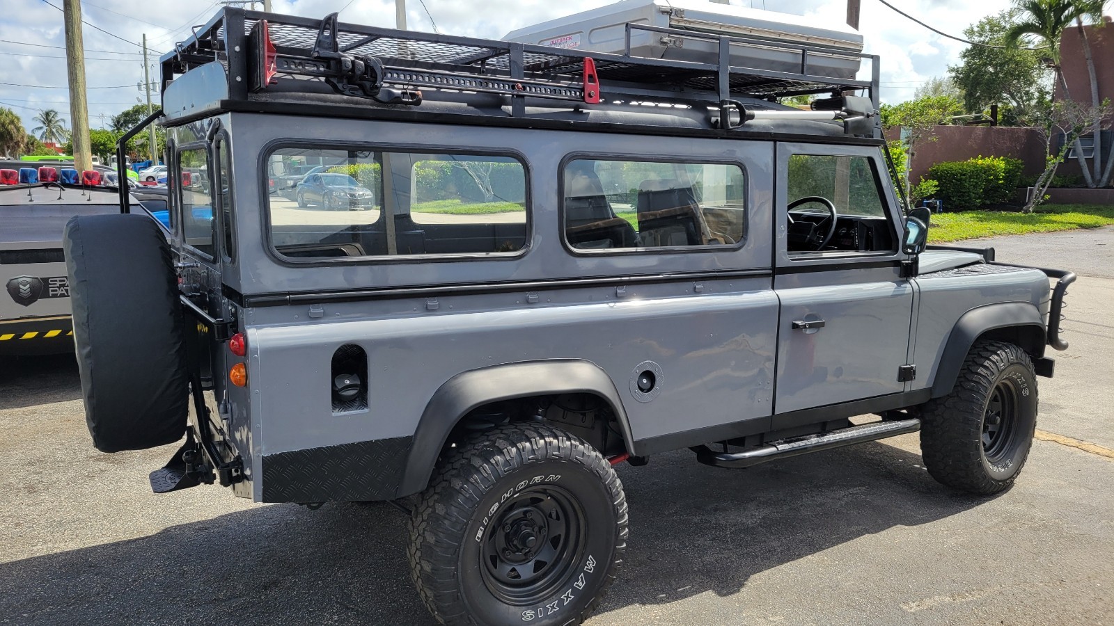 Land-Rover-Defender-1980-SUV-8