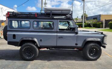 Land-Rover-Defender-1980-SUV-9