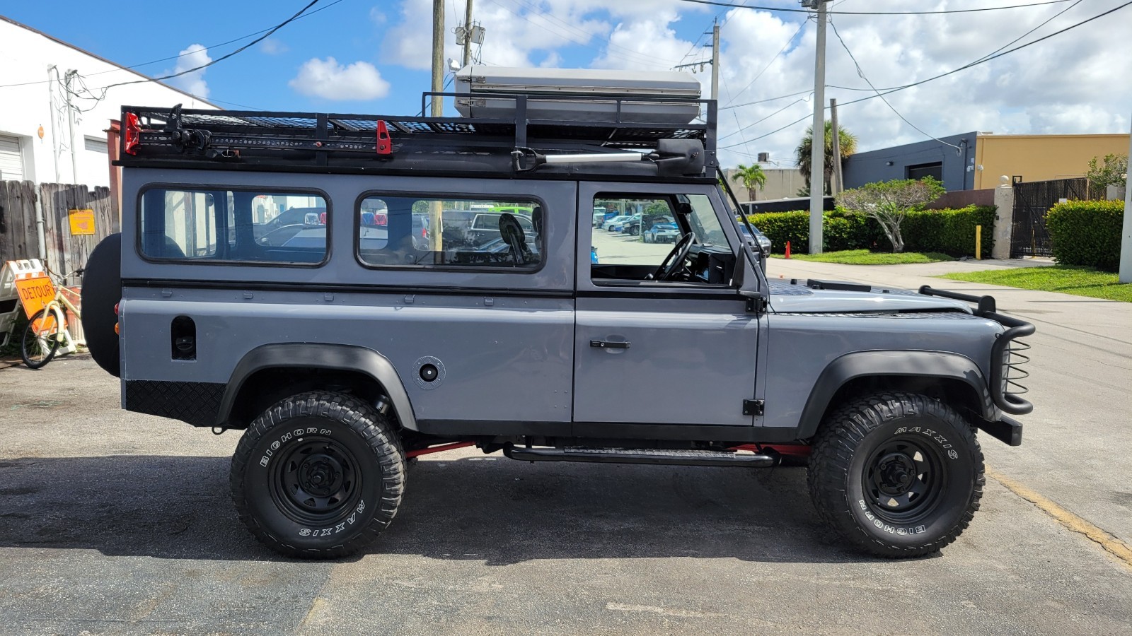 Land-Rover-Defender-1980-SUV-9