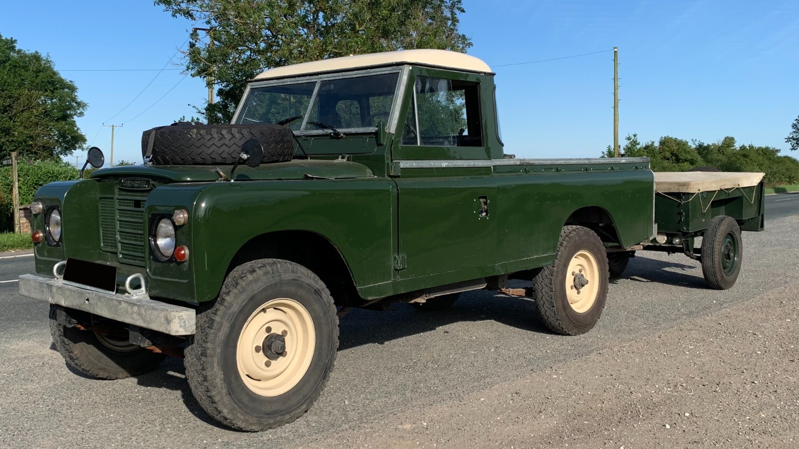 Land-Rover-Defender-1982-Crew-Cab-Pickup