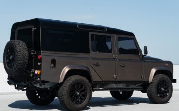 Land-Rover-Defender-1984-1