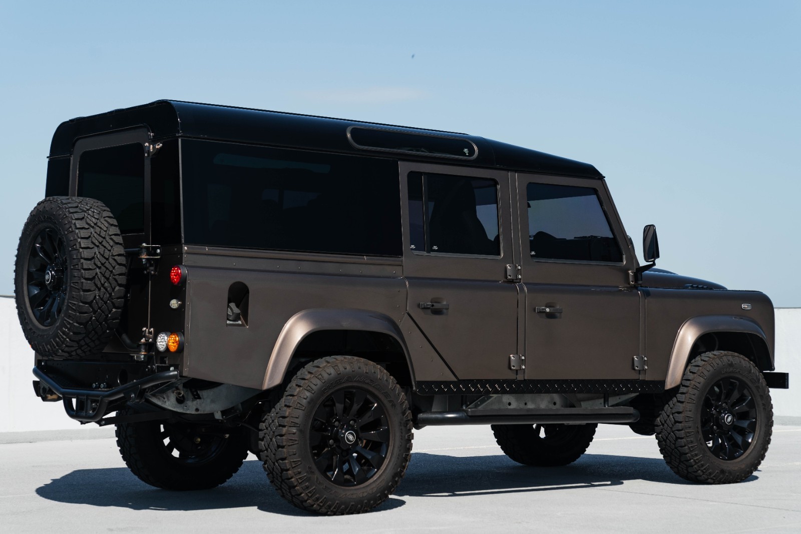 Land-Rover-Defender-1984-1