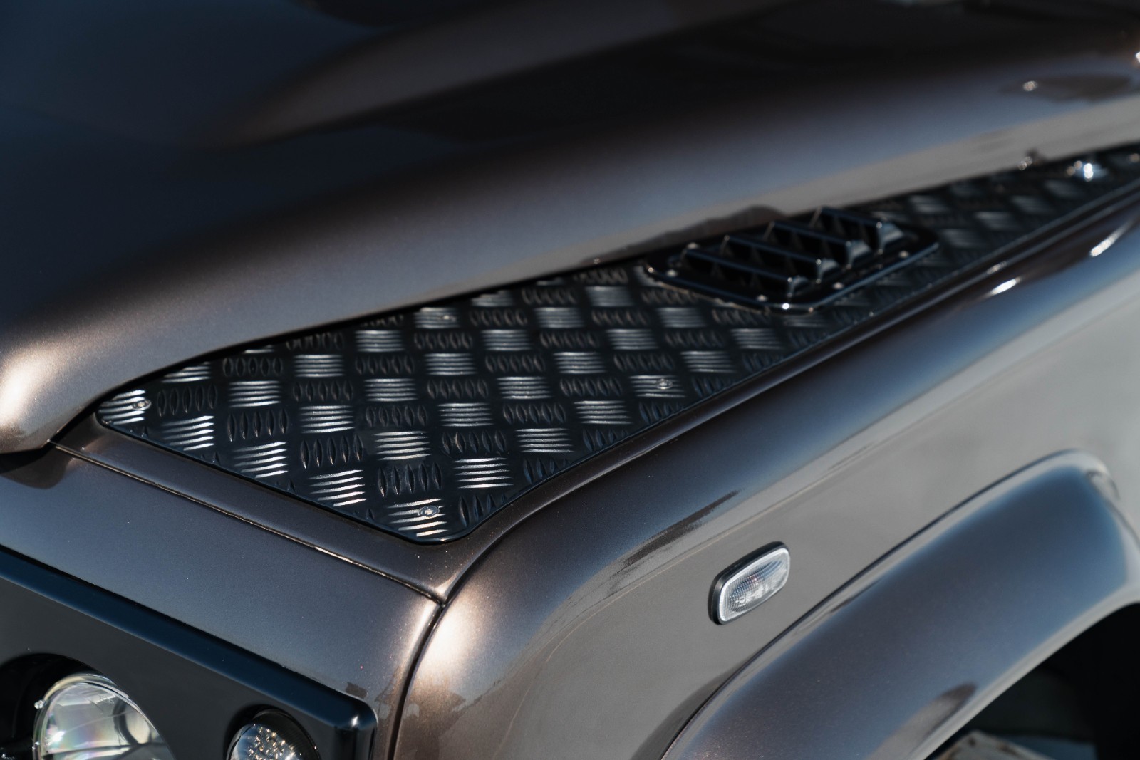 Land-Rover-Defender-1984-12