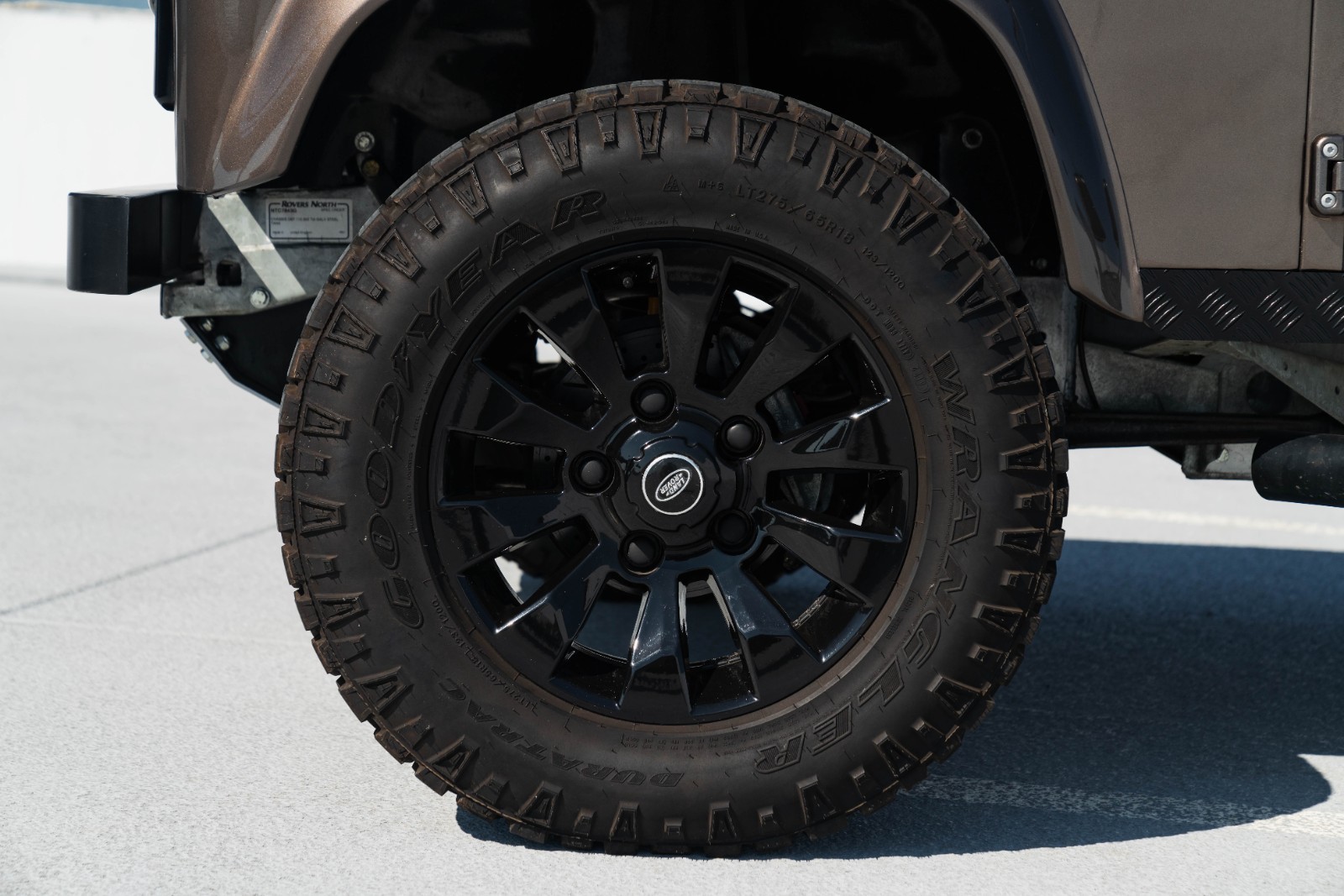 Land-Rover-Defender-1984-13