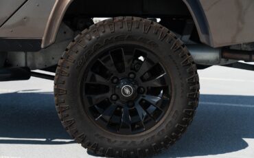 Land-Rover-Defender-1984-14