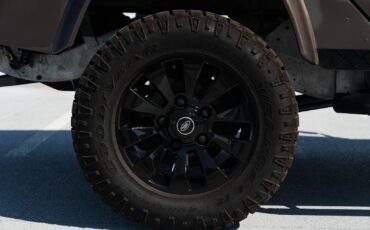 Land-Rover-Defender-1984-16