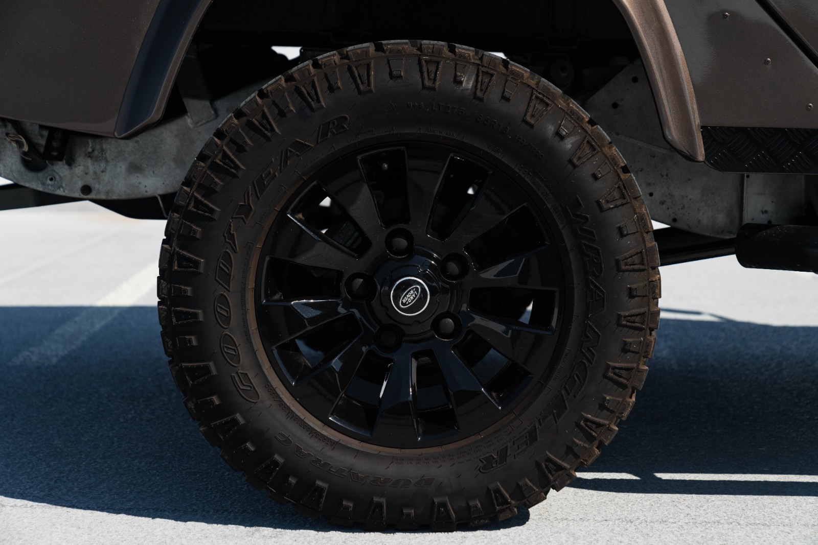 Land-Rover-Defender-1984-16