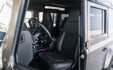 Land-Rover-Defender-1984-17