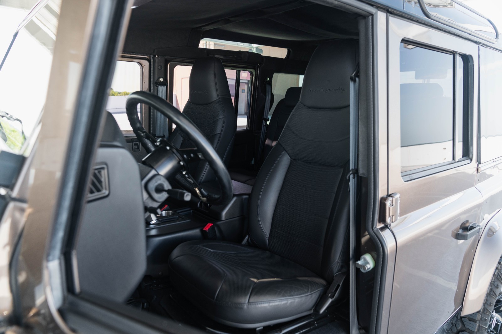 Land-Rover-Defender-1984-17