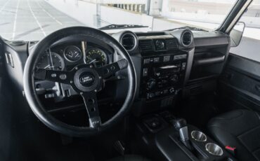 Land-Rover-Defender-1984-18